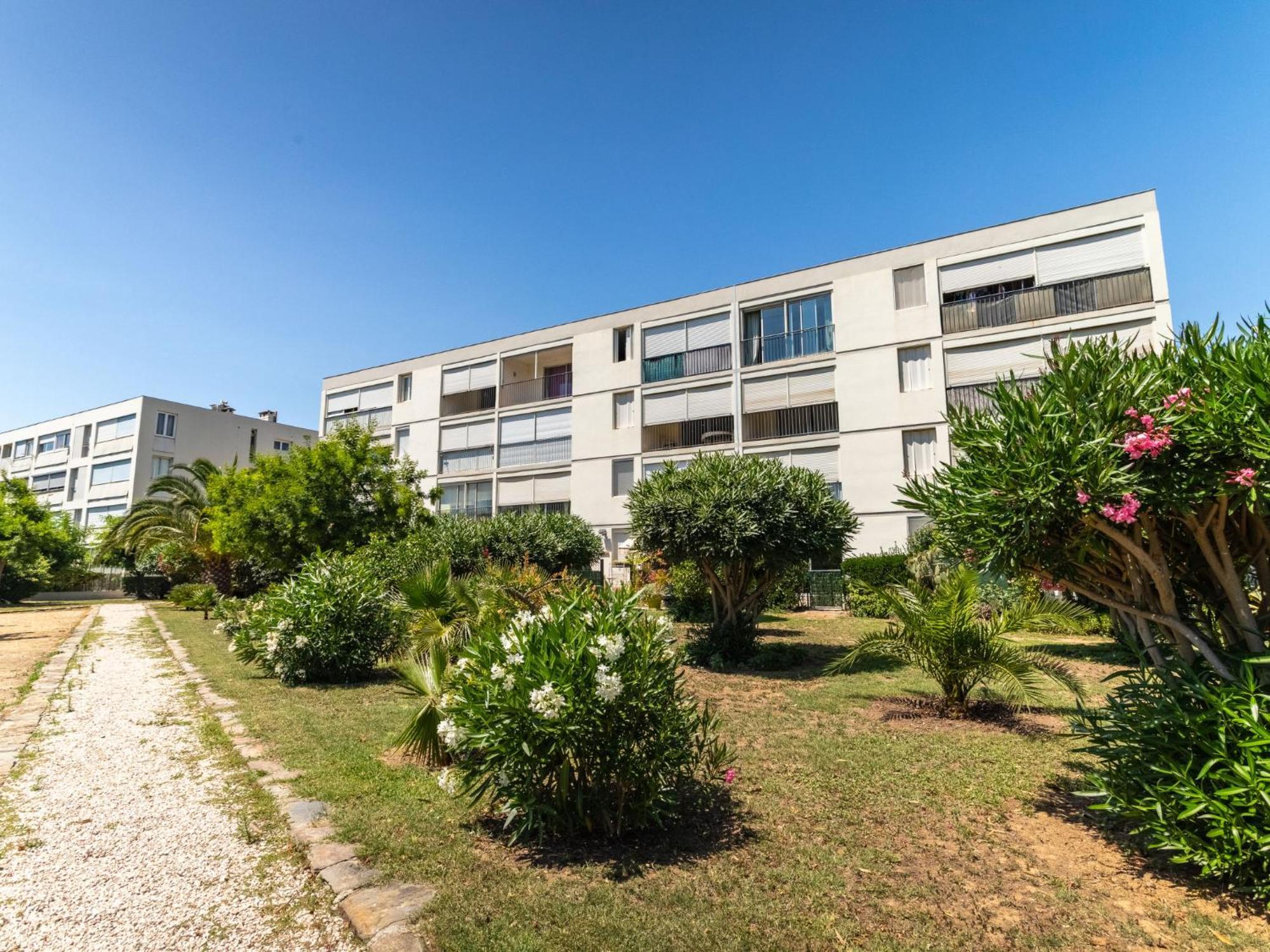 Apartment Les Roses Lauriers By Interhome Le Lavandou Exterior photo