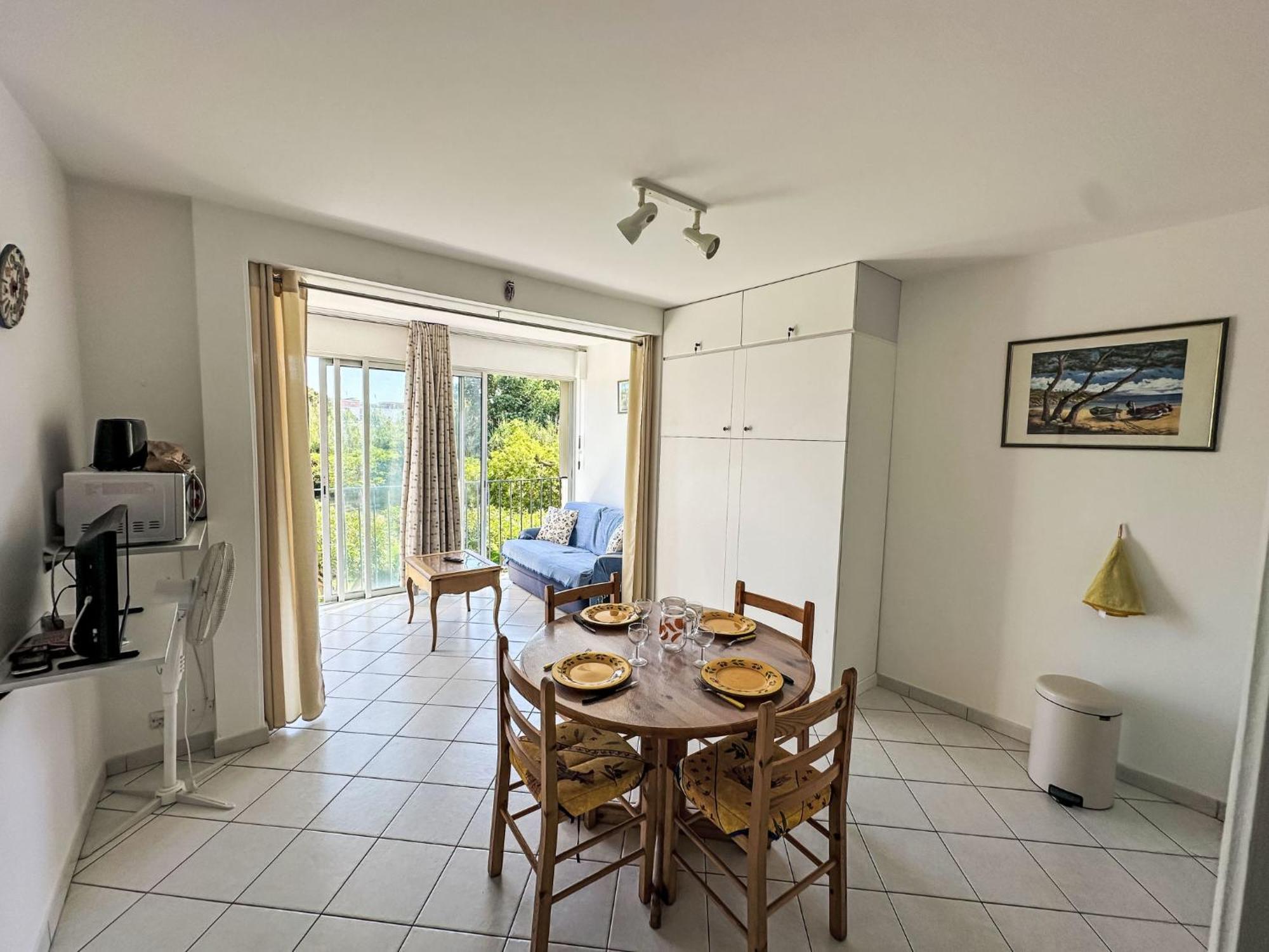 Apartment Les Roses Lauriers By Interhome Le Lavandou Exterior photo